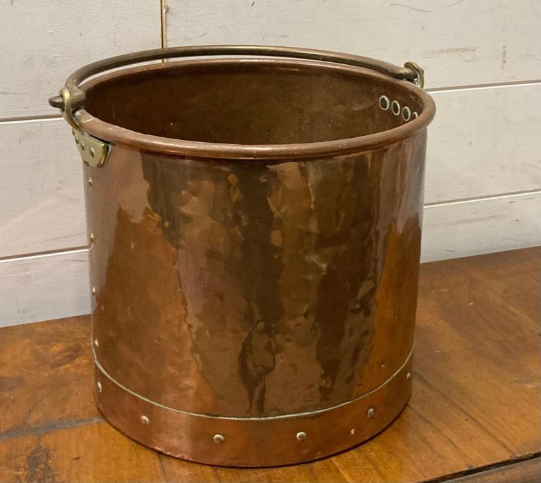 A swing handled copper and brass log bucket - Image 3 of 3