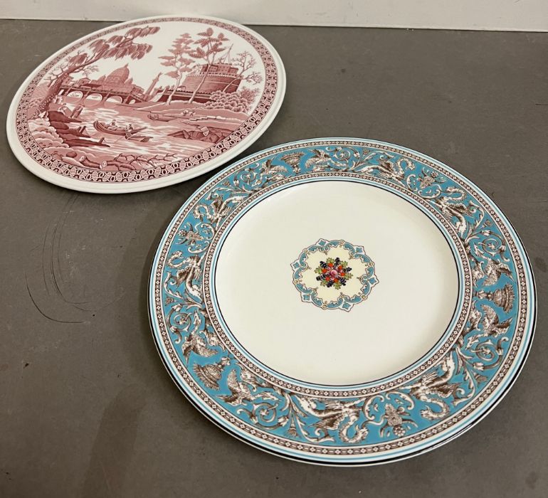 A selection of Wedgewood year plates and others - Image 8 of 8