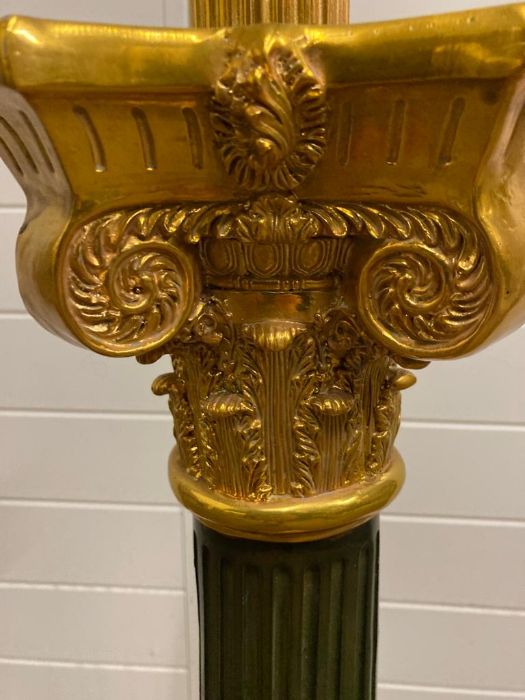 A Corinthian column style lamp in black and gilt (H50cm) - Image 2 of 6