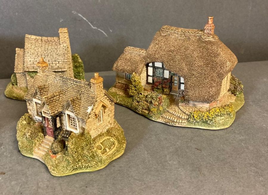 A selection of Lilliput Lane houses - Image 3 of 4
