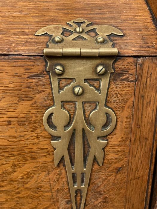 A farm house oak and brass coal scuttle bin with metal liner - Image 2 of 6