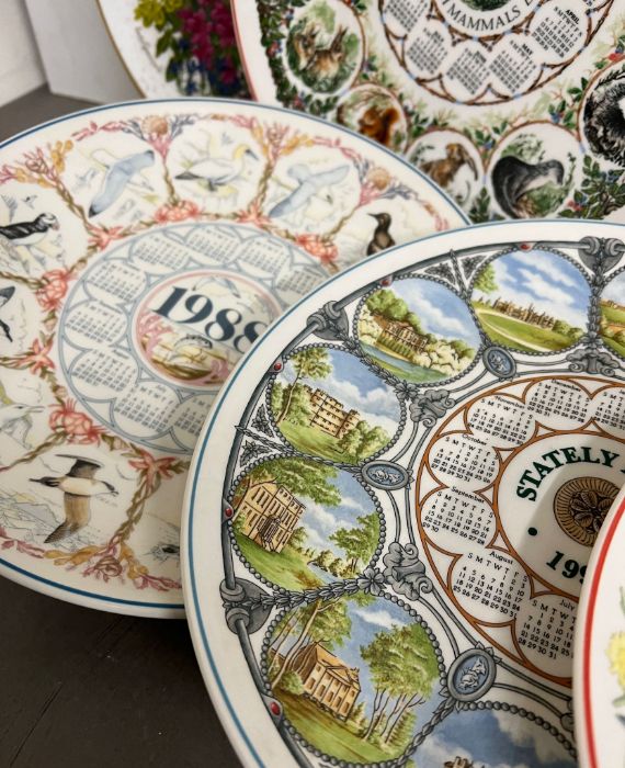A selection of Wedgewood year plates and others - Image 4 of 8