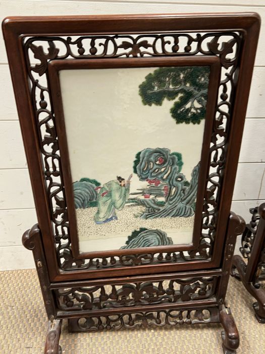 Two Chinese porcelain and hardwood table screens (both stand AF) - Image 21 of 26