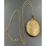 A 9ct gold locket with floral engraving on 9ct gold chain (Approximate Total Weight 12.5g)