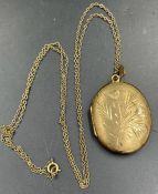 A 9ct gold locket with floral engraving on 9ct gold chain (Approximate Total Weight 12.5g)