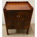 A mahogany George III night commode (H77cm W54cm D43cm)