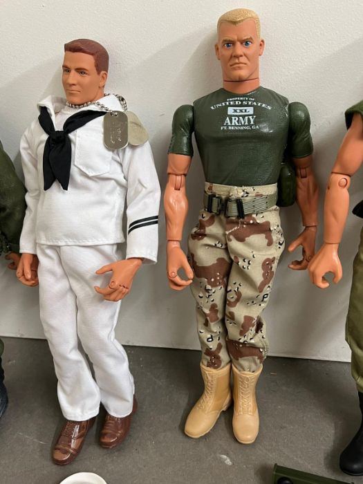 Five Action figures with accessories - Image 2 of 4