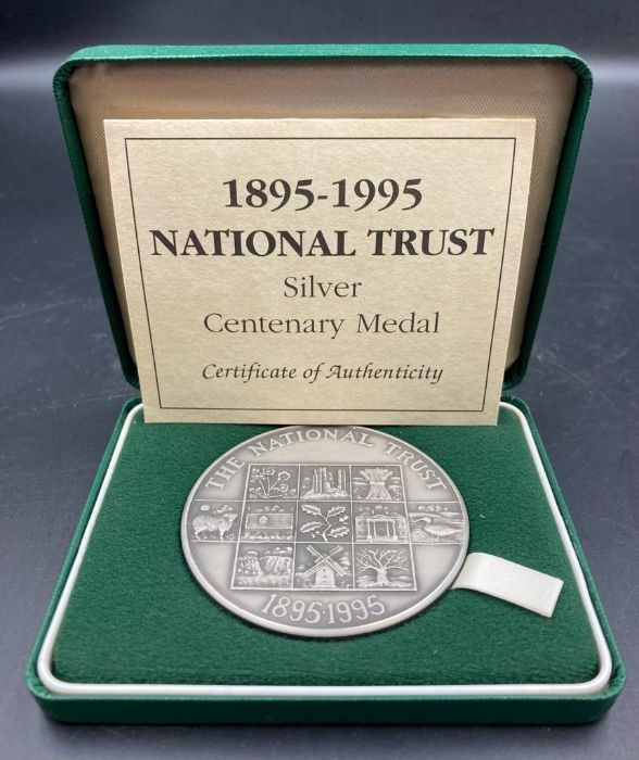 A selection of four Royal Mint Silver medals to include: 1895-1995 National Trust, Tower Bridge - Image 9 of 10