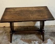 An oak side table in Art and Craft style (H50cm W70cm D40cm)