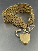 A 9ct gold gate bracelet with heart shaped fastener (Approximate Total Weight 28g)