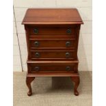 A small Queen Anne style chest on legs (H74cm W45cm D31cm)