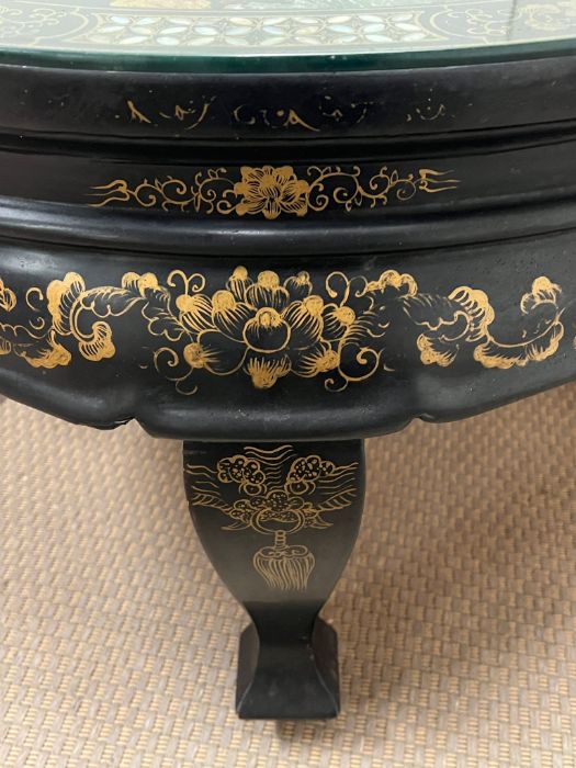 A Chinese black lacquer coffee table (H47cm Dia76cm) - Image 2 of 4