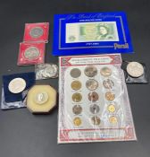 A selection of various collectable coins including Thailand, United Kingdom Crowns, 50p and a £1