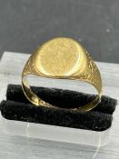 A 18ct yellow gold signet ring (Approximate Total Weight 5.7g)