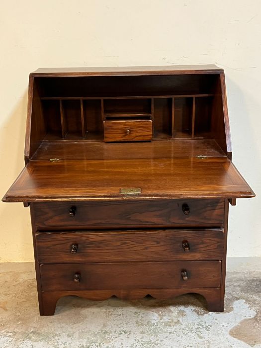 An oak bureau with fall front opening drawers pigeon holes (H97cm W77cm D45cm) - Image 2 of 3