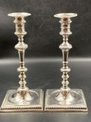 A Pair of George II silver candlesticks (H 26cm)