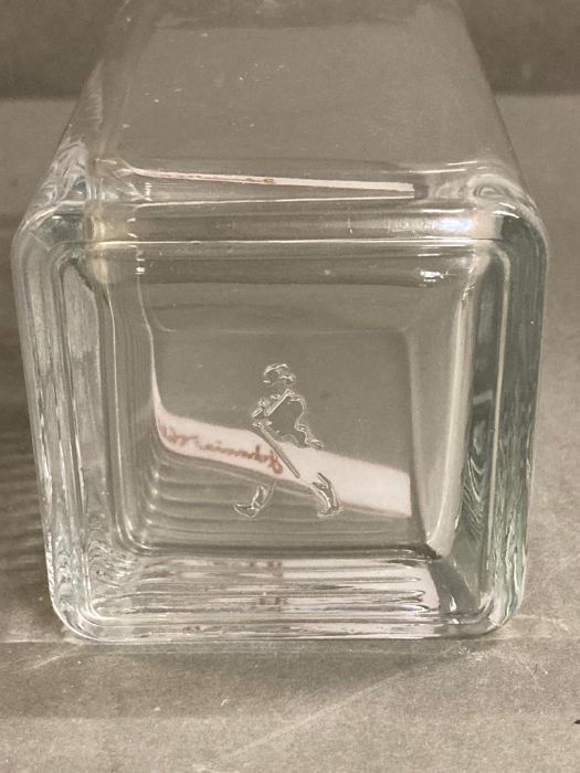 A set of five vintage Johnnie Walker square tumblers - Image 2 of 3