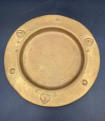 An Art Nouveau brass plate approximately 20cm in diameter