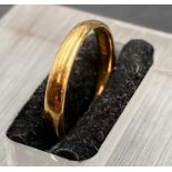 A 22ct gold wedding band (Approximate weight 2.2g)