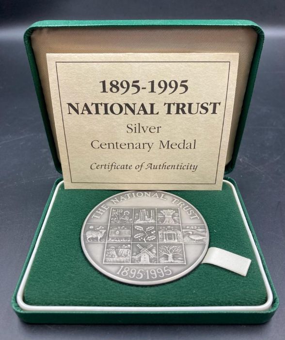 A selection of four Royal Mint Silver medals to include: 1895-1995 National Trust, Tower Bridge - Image 4 of 10