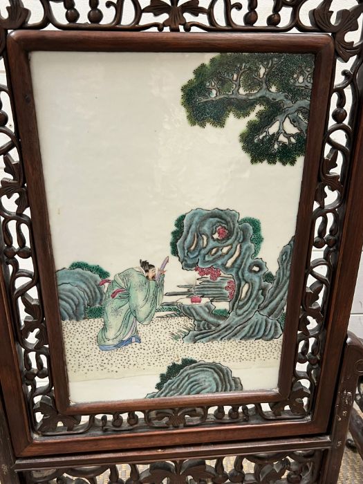 Two Chinese porcelain and hardwood table screens (both stand AF) - Image 25 of 26