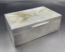 An Asprey & Co Ltd machine tooled silver cigarette box, hallmarked for London.(14cm x 9cm x 5cm)