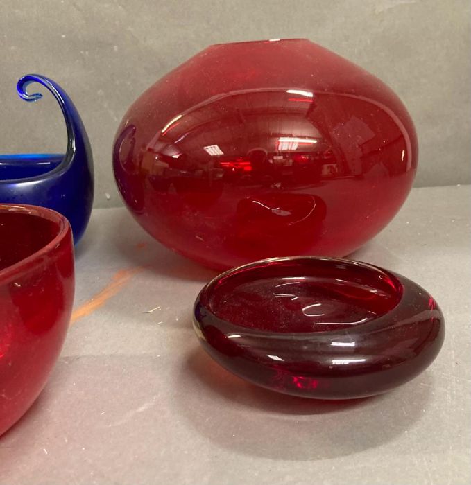 A selection of art glass, mainly Mid Century to include vases, bowls etc. - Image 2 of 4