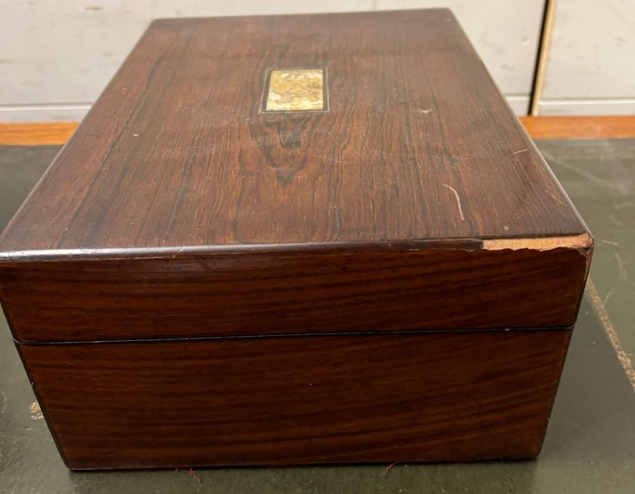 A rosewood dressing table box with fitted jewellery compartments - Image 5 of 5