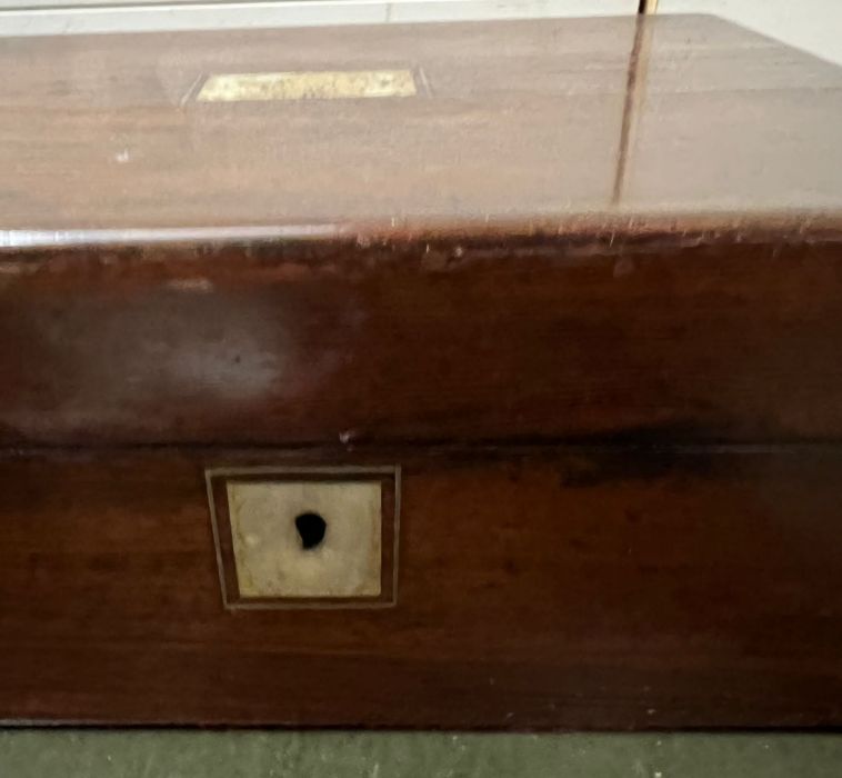 A rosewood dressing table box with fitted jewellery compartments - Image 2 of 5