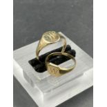 Two 9ct gold signet rings (Approximate Total Weight 4.6g) Size R and K