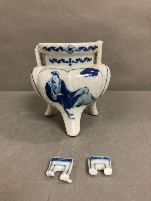 A blue and white Chinese incense burner and three cups AF - Image 3 of 5