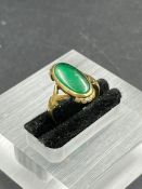 A Jade and gold ring AF (Approximate Total weight 2.4g)
