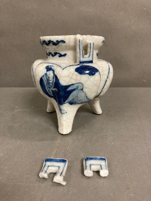 A blue and white Chinese incense burner and three cups AF - Image 5 of 5