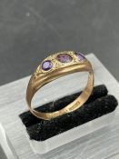 A three, amethyst style, stone 9ct gold ring (Approximate Total Weight 2.5g)Size S