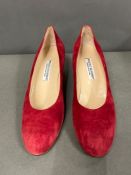 A pair of Manolo Blahnik pink court shoes, size 41