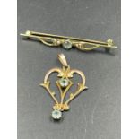 Two 9ct gold jewellery items a brooch and a pendant.