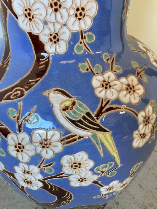 A large Chinese painted vase with bird and cherry blossom motif (H78cm) - Image 3 of 4