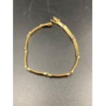 An 18ct gold, marked 750, articulated bracelet in yellow gold (Approximate Total Weight 11g)