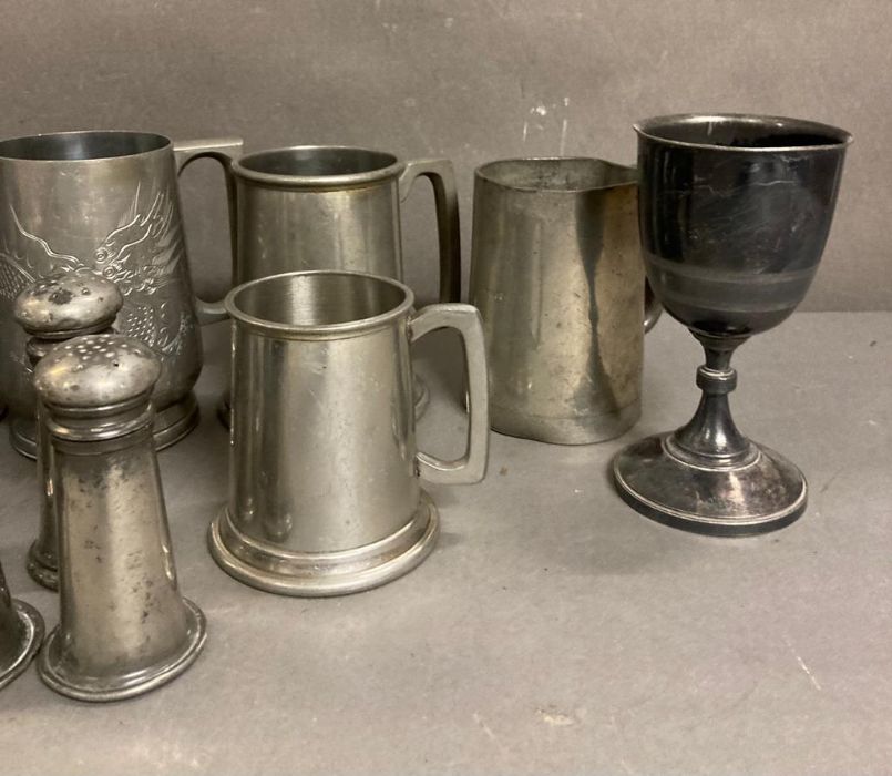 A selection of metalware to include tankards etc. - Image 4 of 5