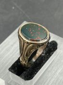 A Gents signet ring on 9ct yellow gold (Approximate total weight 3.3g) Size M