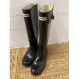 A pair of full length black Hunter gloss boots size 8