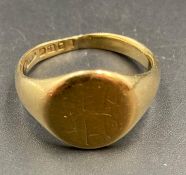 An 18ct gold signet ring (Approximate Total Weight is 8.5g) Size Q
