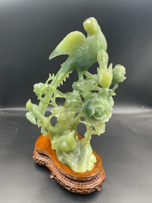 Fine Chinese Hsiuyen Jade figure of four birds and flowers on stand ( Height without stand - Image 2 of 4