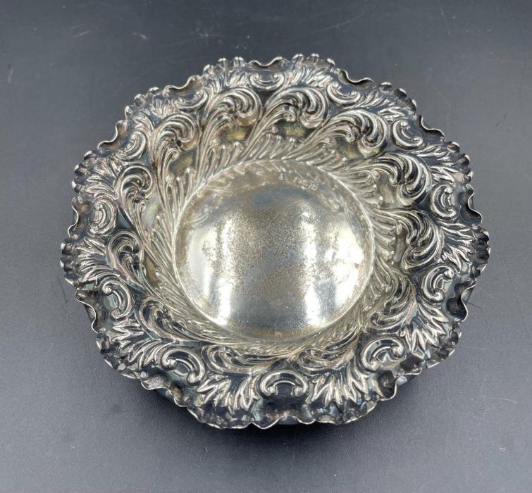 A silver bowl, hallmarked for Sheffield marked to base Z Barraclough & sons, approximate total