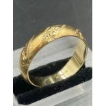 A 9ct gold wedding band (Approximate Total weight 5.6g)