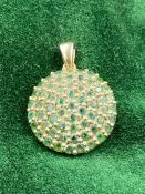 A 9ct gold green stone pendant (Approximate Total weight 2.8g)