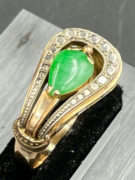 A 14ct gold ring with central Jade stone Size M - Image 3 of 3