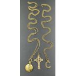 A selection of 9ct gold jewellery to include a locket on chain, Celtic cross and Letter C pendant on
