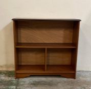 A Mid Century bookcase consisting of a single shelf and two compartments (H89cm W87cm D30cm)