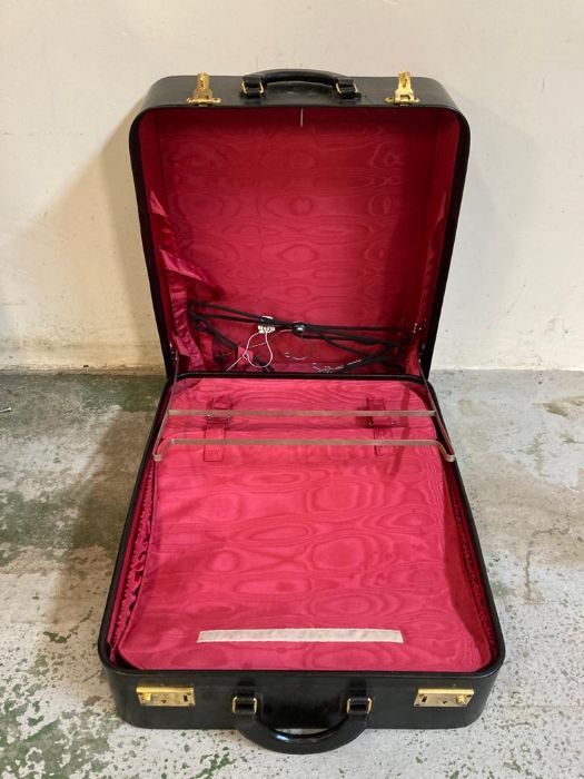 A vintage black leather Harrods suitcase with a blushed pink interior - Image 4 of 4